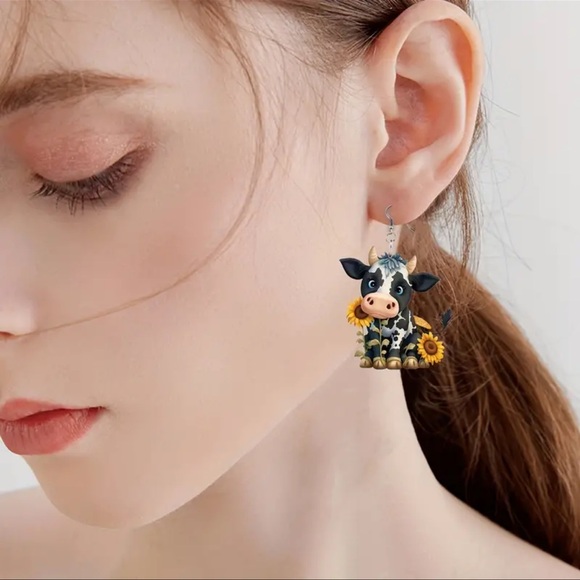 Earrings, Adorable Cow Print, NIP, Pierced Ears - Picture 7 of 7